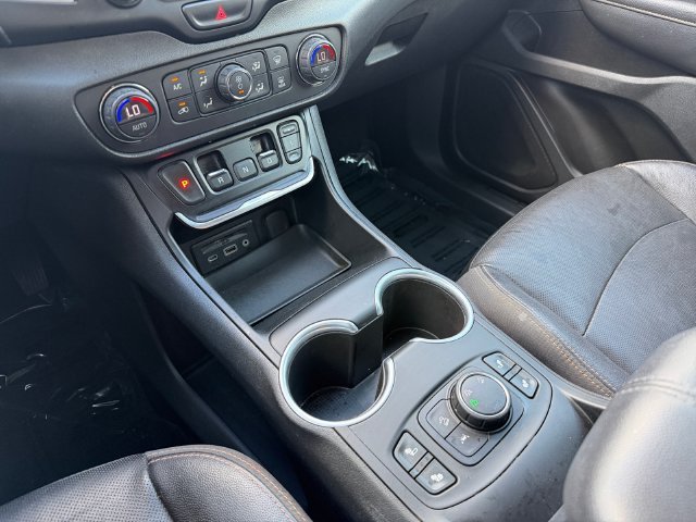 Used 2020 Black GMC SLT image 25