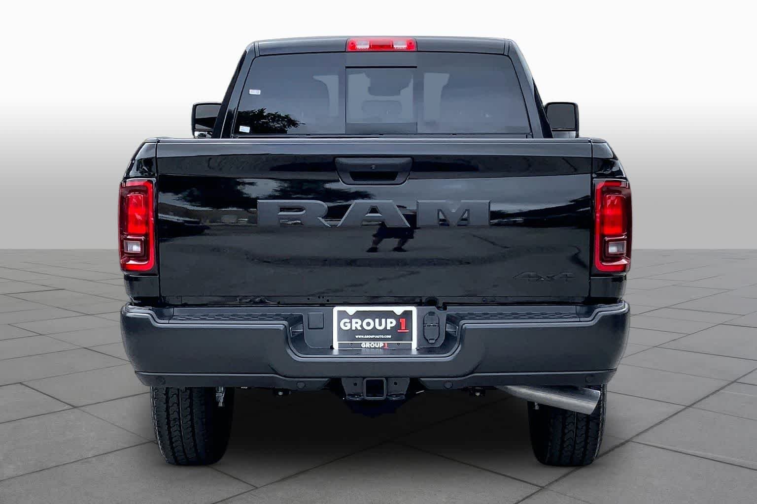New 2026 Diamond Black Crystal Pearl-Coat Exterior Paint RAM Tradesman image 4