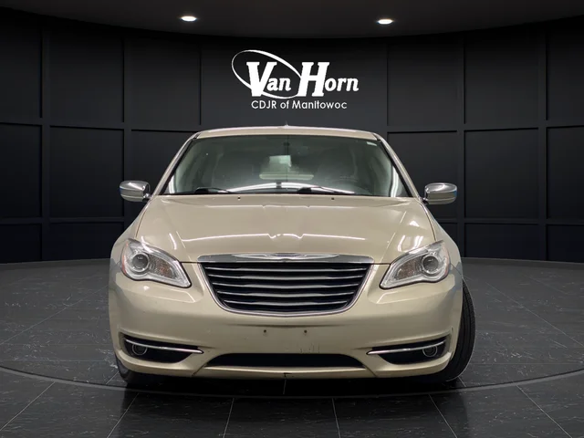 Used 2014 Chrysler 200 Limited with VIN 1C3CCBCG7EN158813 for sale in Manitowoc, WI