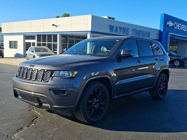 Used 2018 Gray Jeep Altitude image 3