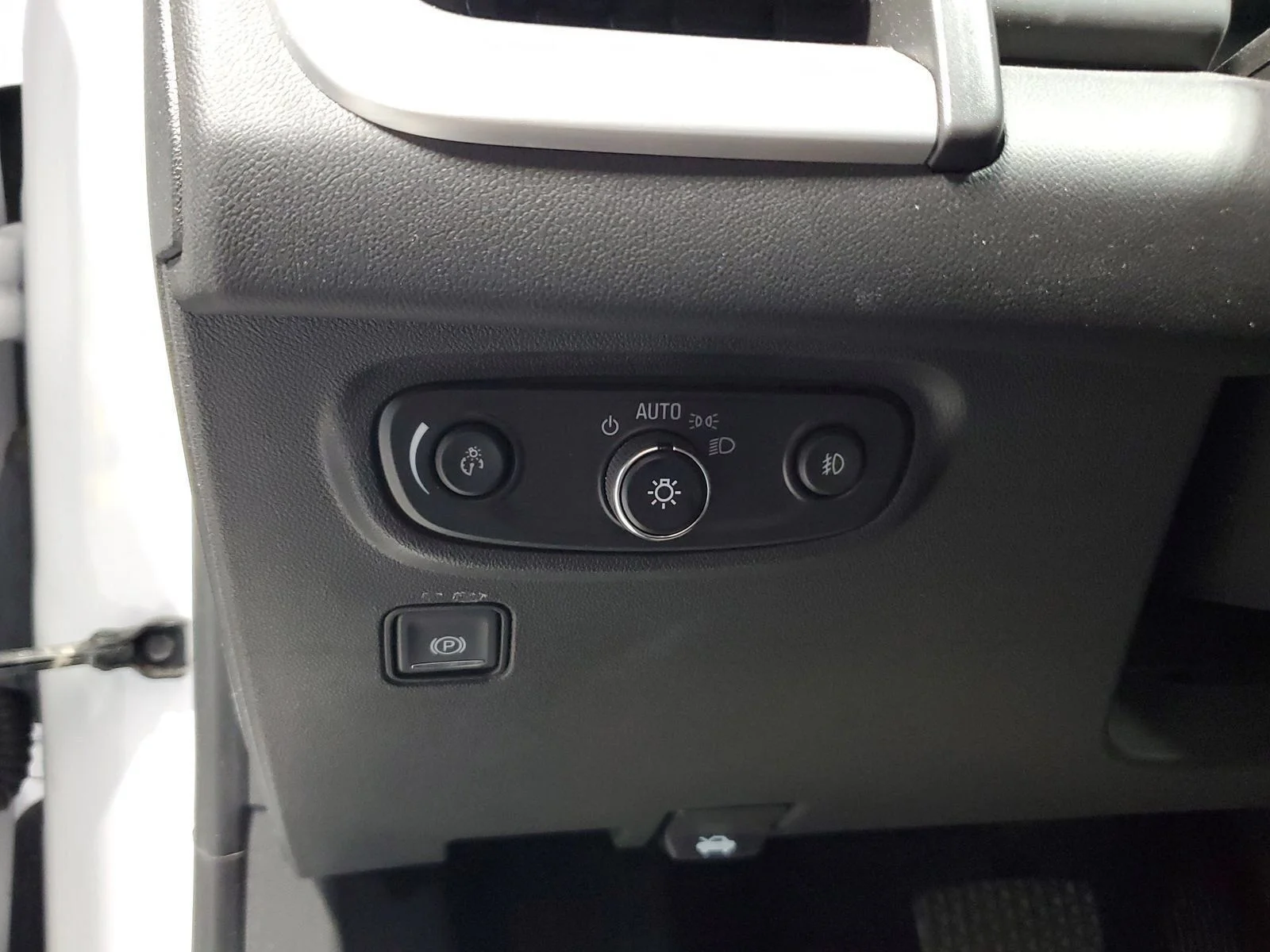 Used 2022 White GMC SLT image 17