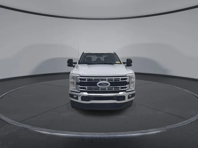 Used 2025 Oxford White Ford XLT image 5