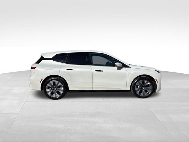Used 2026 White BMW xDrive45 image 7