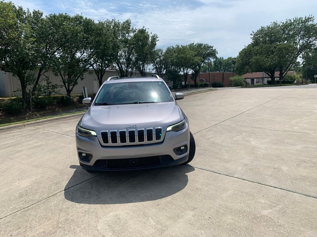 Used 2021 Silver Jeep Latitude Plus image 2