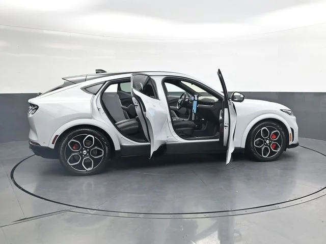 Used 2023 White Ford GT image 41