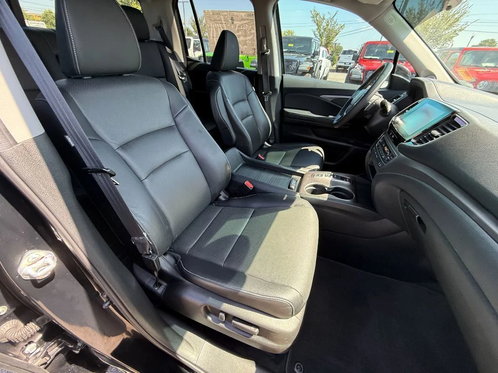 Used 2023 Modern Steel Metallic Honda RTL image 16