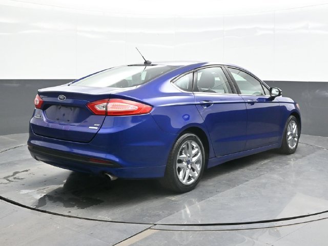 Used 2016 Blue Ford SE image 9