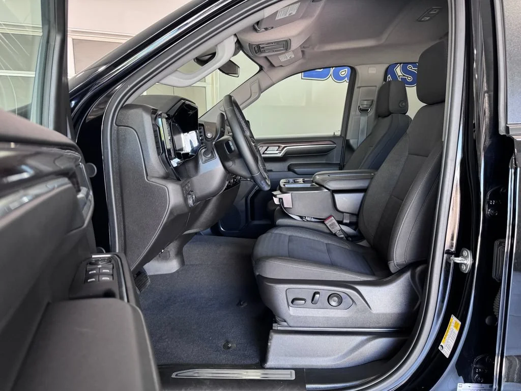 2024 Chevrolet Silverado 1500 LT - Photo 11