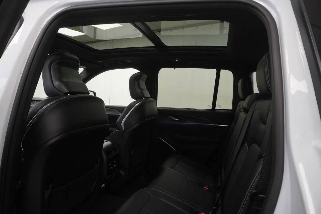 Used 2025 White Jeep Overland image 28