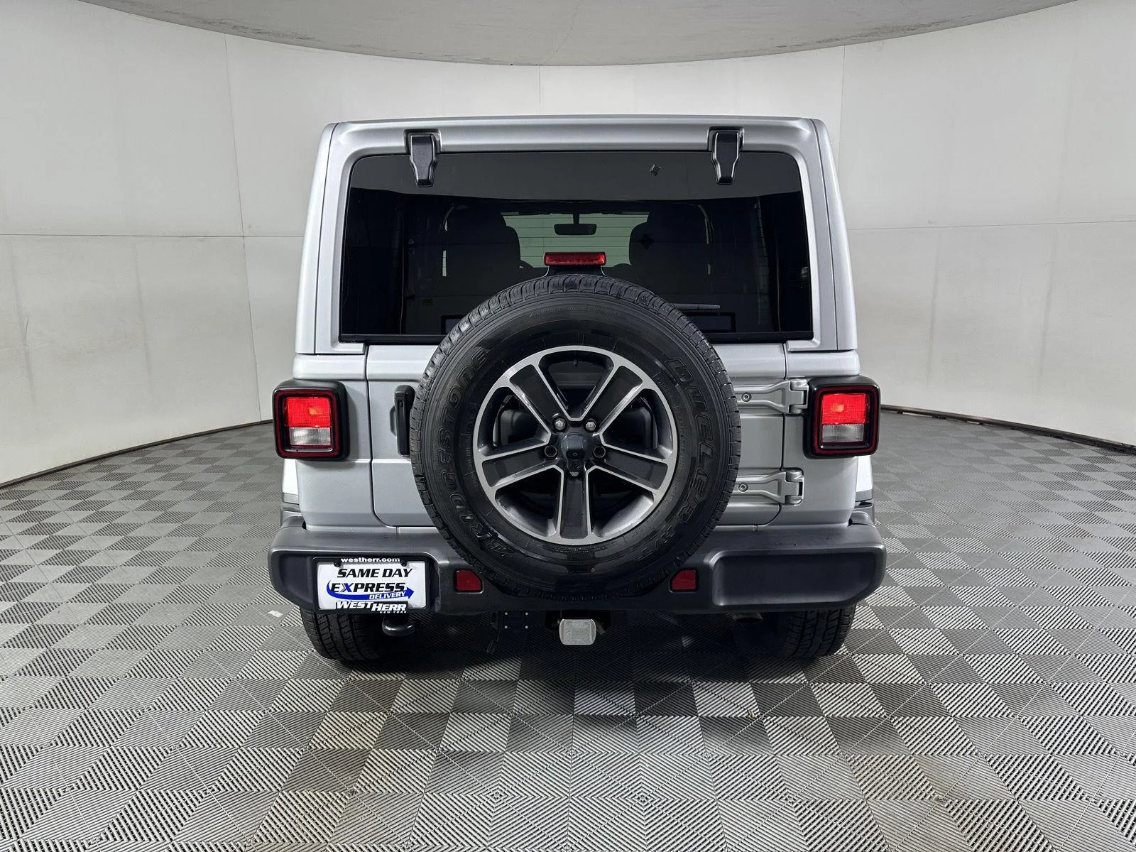 Used 2023 Silver Zynith Jeep Sahara image 8