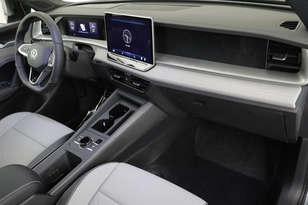New 2026 Platinum Gray Volkswagen 2.0T SE R-Line Black image 20