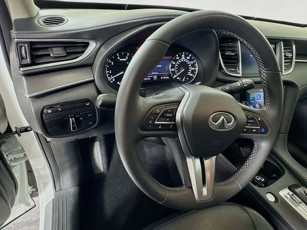 Certified Used 2023 White INFINITI LUXE image 13