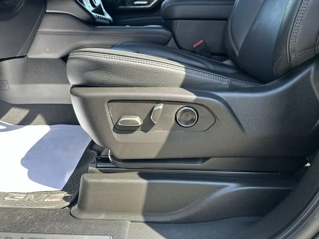 2025 GMC Yukon XL Denali - Photo 16