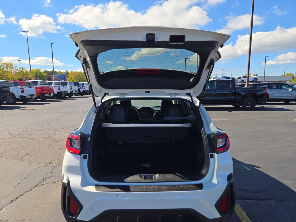 Used 2025 Crystal White Pearl Subaru Limited image 19