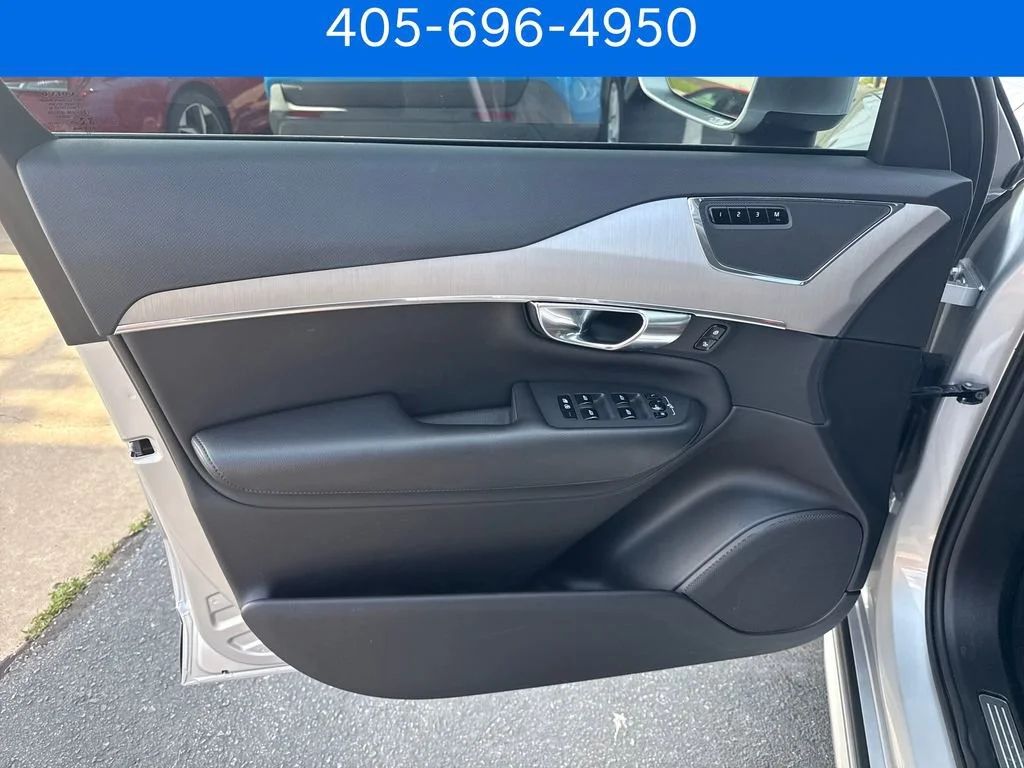 Pre-Owned 2022 Volvo XC90 Momentum
