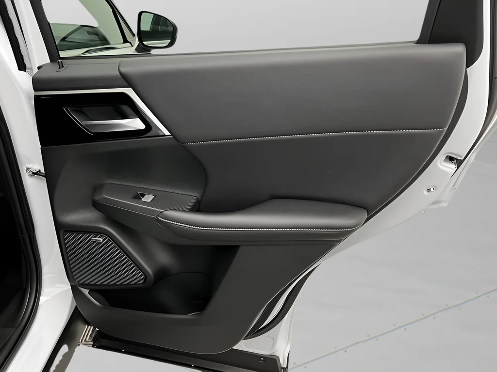 New 2026 White Diamond Mitsubishi LE image 18