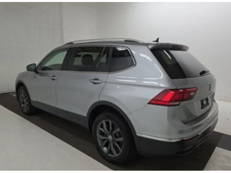 Used 2025 Pyrite Silver Metallic Volkswagen SE 4Motion image 5