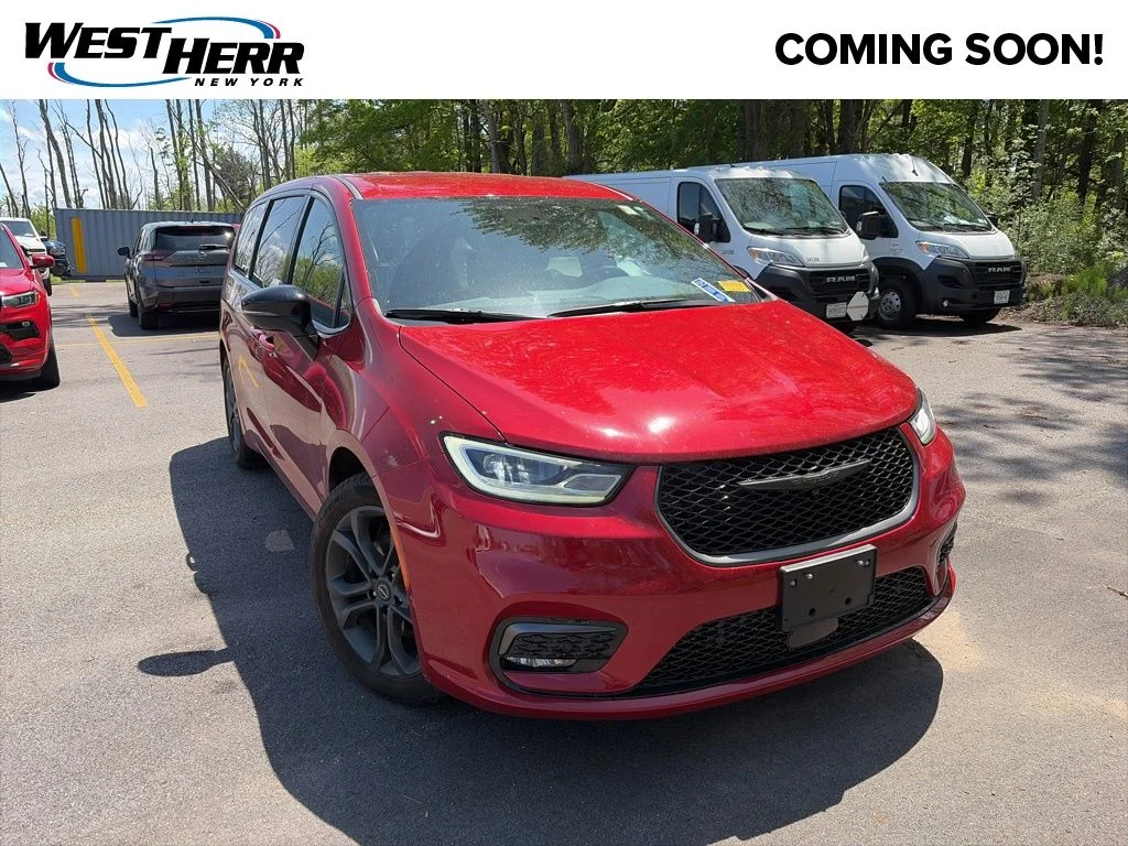 2026 Chrysler Pacifica Select's photo