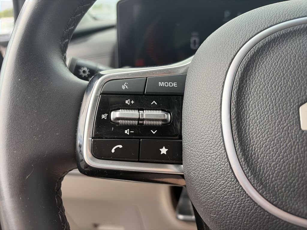 Used 2025 Aurora Black Pearl Kia LXS image 20