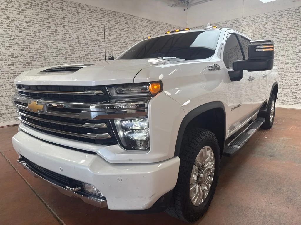 Used 2020 Iridescent Pearl Tricoat Chevrolet High Country image 3