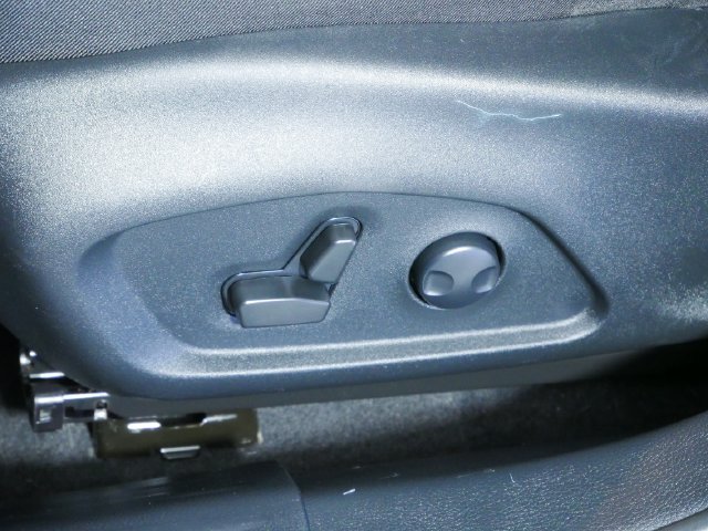 Used 2023 Silver Jeep High Altitude image 21