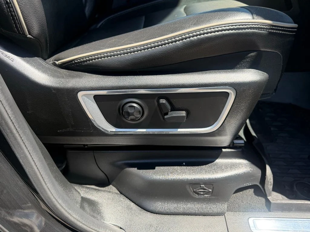 Certified Used 2019 Black Ram Laramie image 57