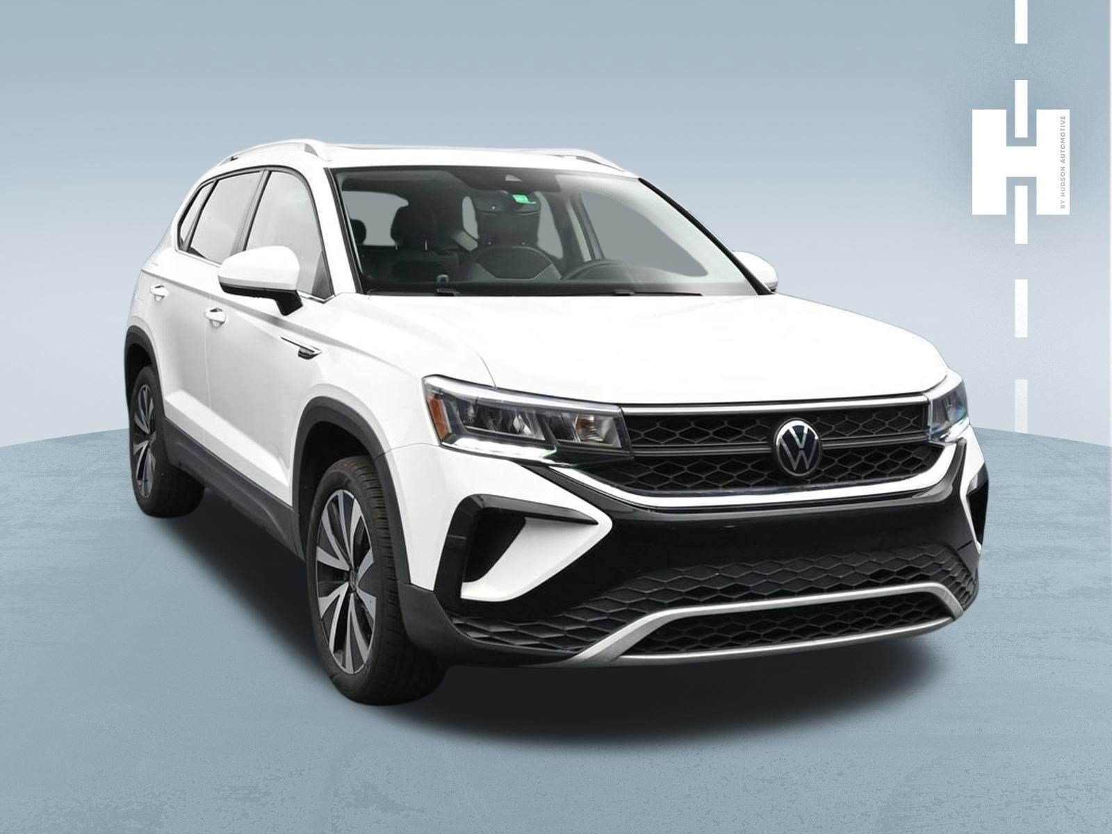 Used 2023 Pure White Volkswagen SE image 1