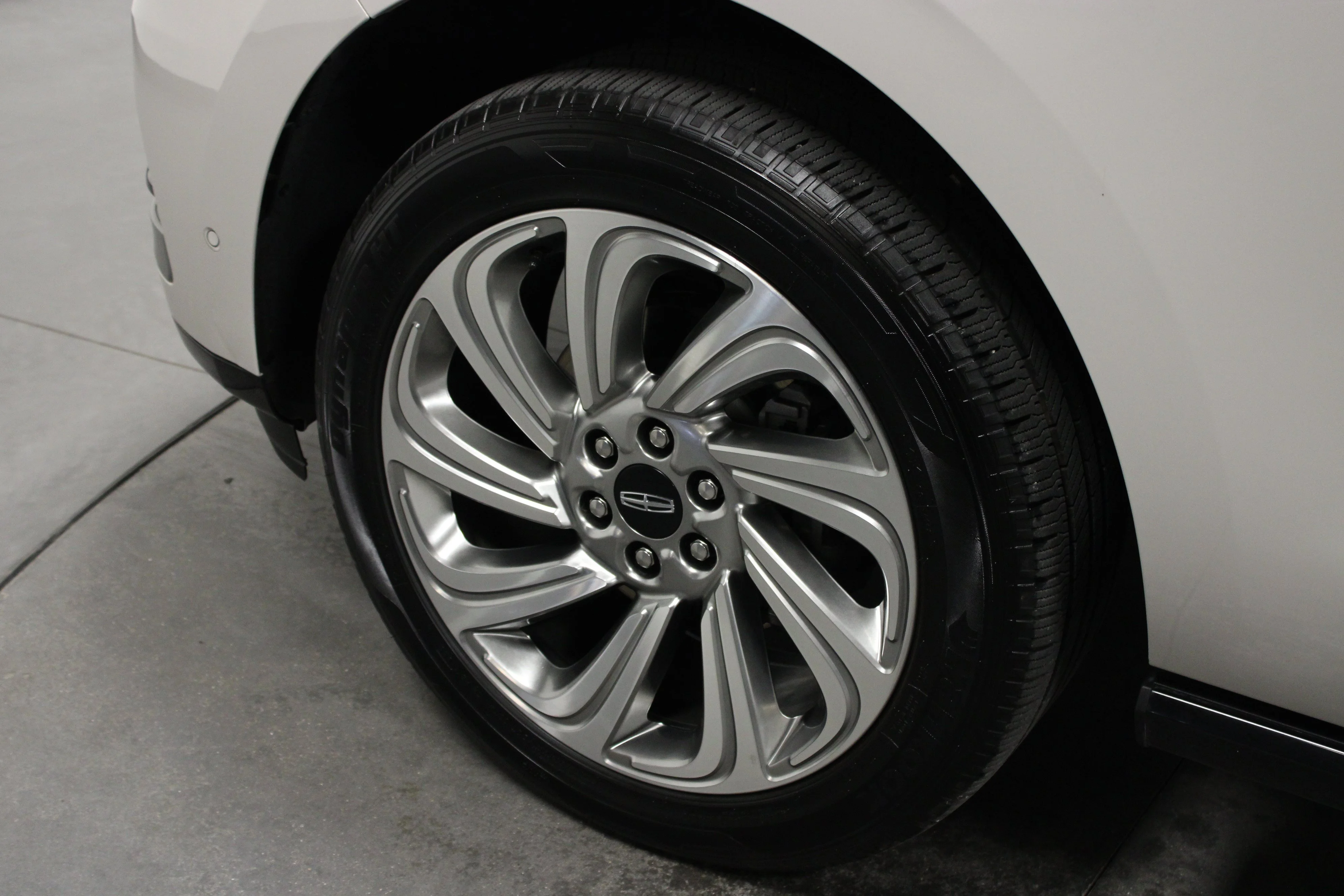 Used 2024 Ceramic Pearl Metallic Tri-Coat Lincoln Reserve image 10