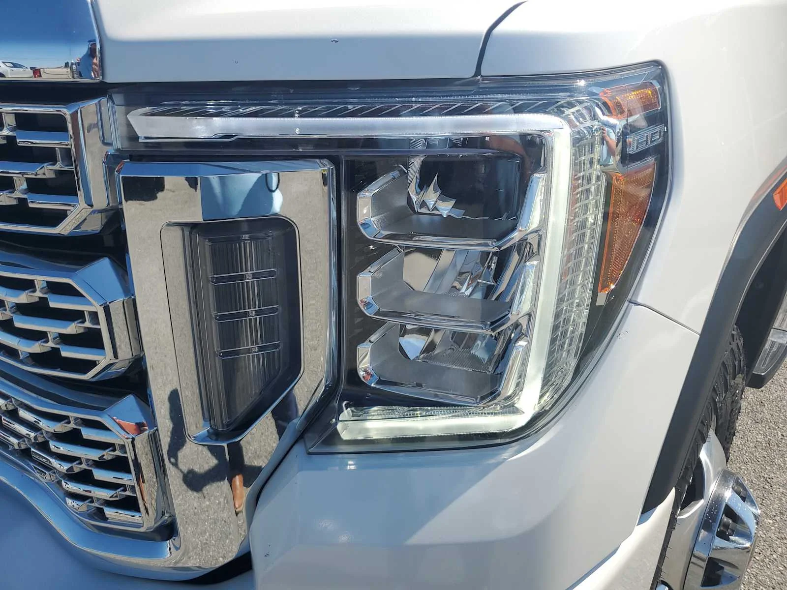 Used 2022 WHITE FROST TRICOAT GMC Denali image 14