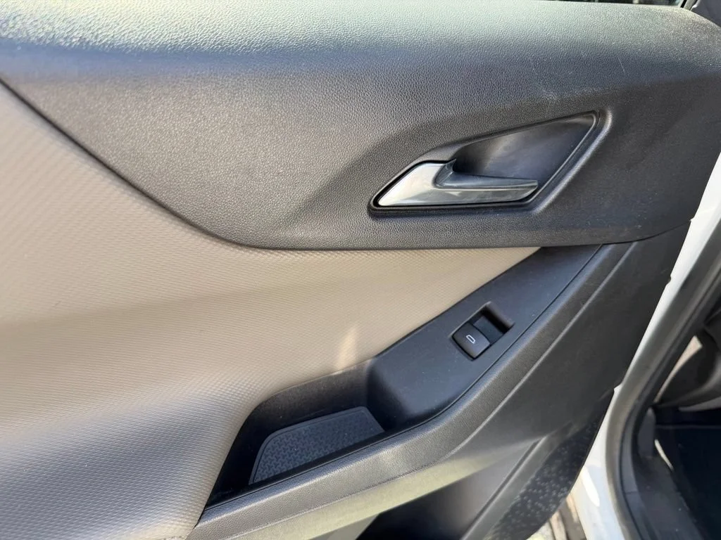 Used 2025 Summit White Chevrolet LT image 19