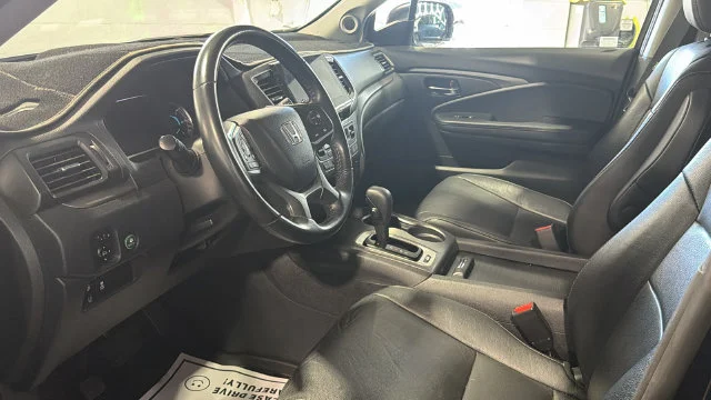 Used 2020 Black Honda EX-L image 24