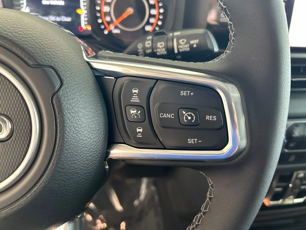 Used 2025 White Jeep Sahara image 47