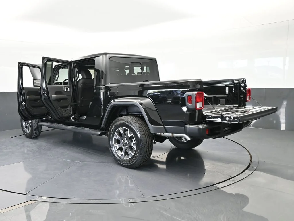 New 2026 Black Clear-Coat Exterior Paint Jeep Sahara image 70