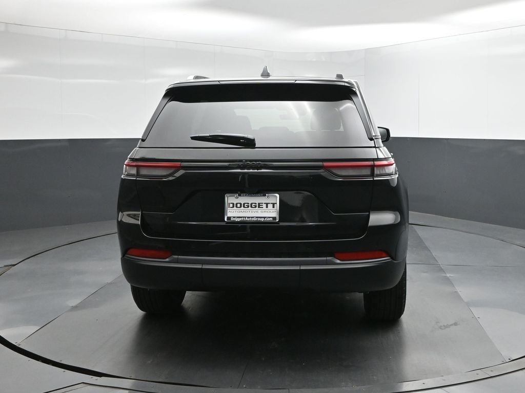 New 2026 Diamond Black Crystal Pearl-Coat Exterior Paint Jeep Altitude image 8