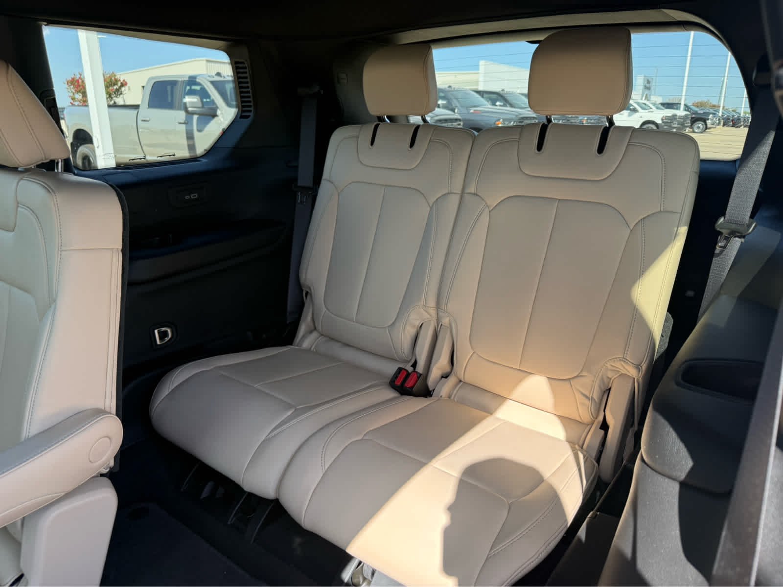 New 2026 Bright White Clear-Coat Exterior Paint Jeep Limited image 12