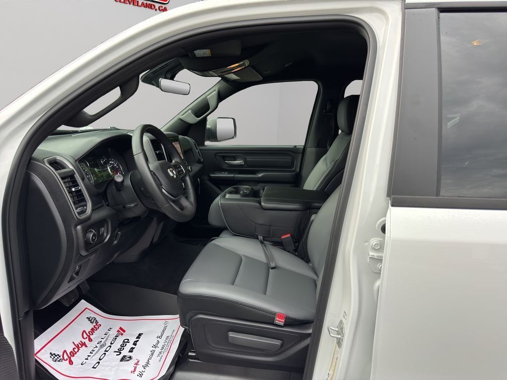 New 2026 Bright White Clear-Coat Exterior Paint RAM Tradesman image 4