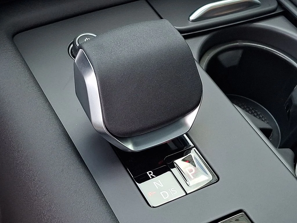 New 2026 Black Land Rover Dynamic SE image 13