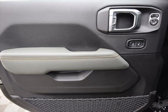 New 2026 Black Clear-Coat Exterior Paint Jeep Mojave image 36