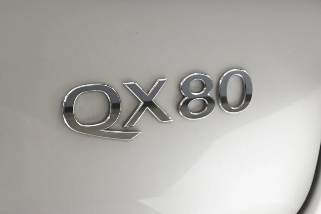 Certified Used 2023 White INFINITI LUXE image 43
