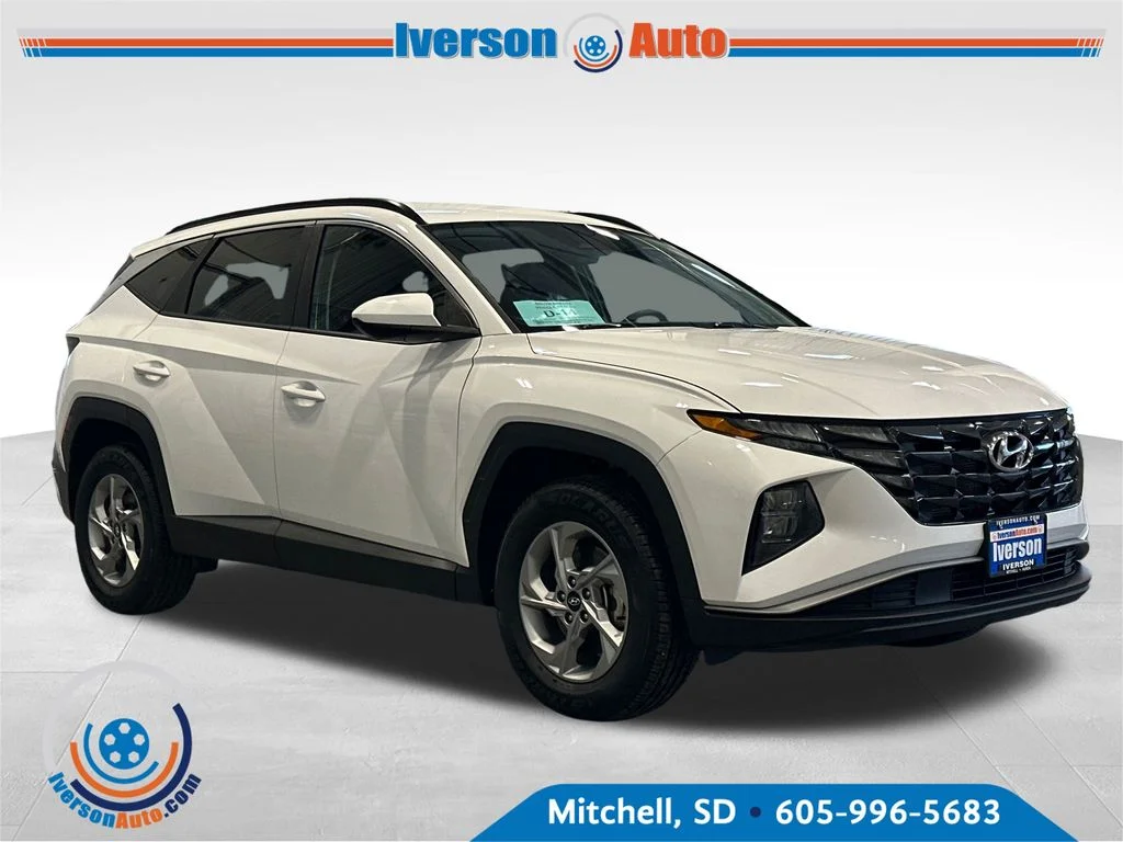 Used 2024 White Hyundai SEL image 1