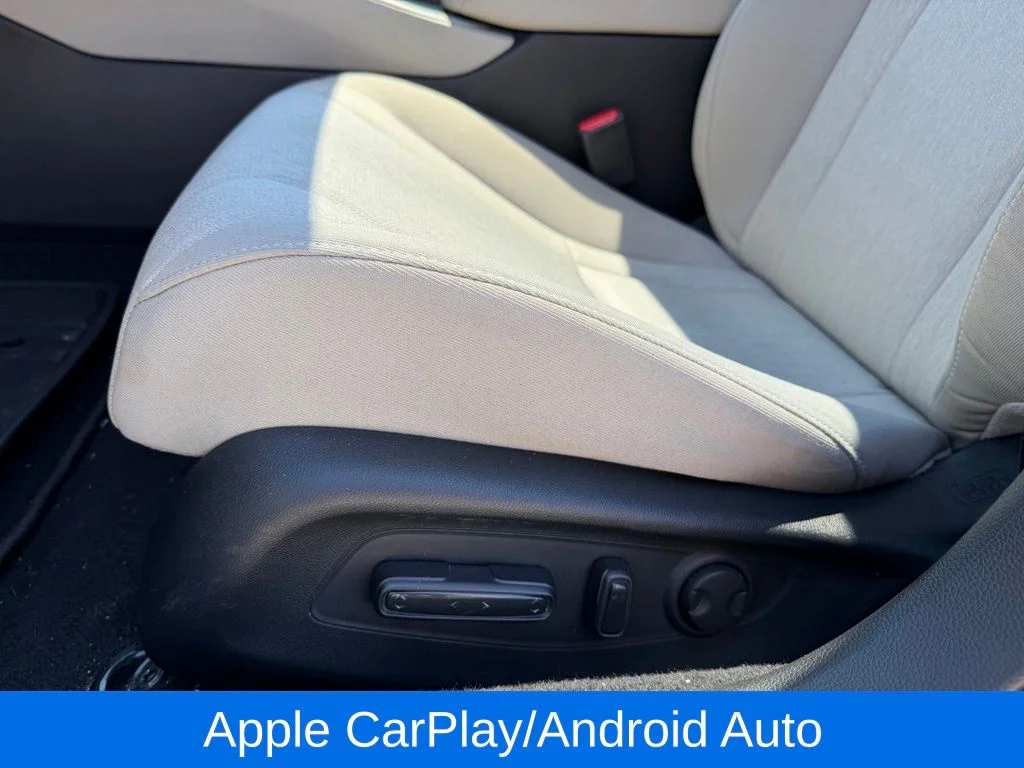 Used 2023 White Honda EX image 19
