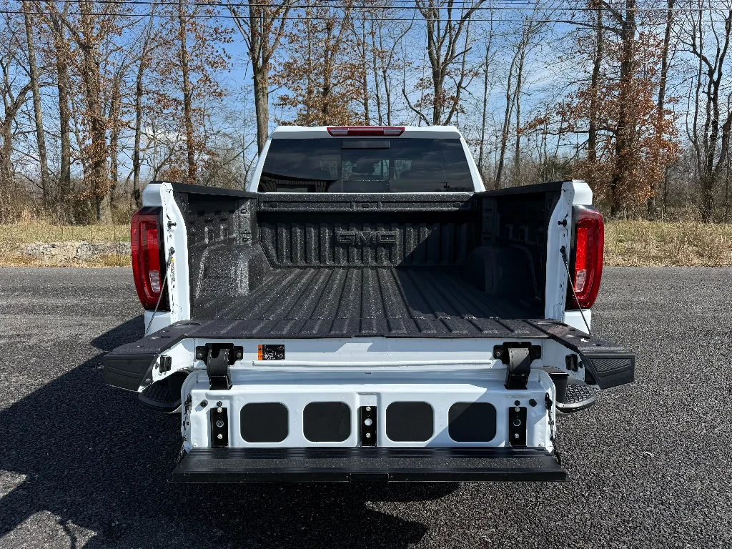 2026 GMC Sierra 1500 SLT - Photo 9