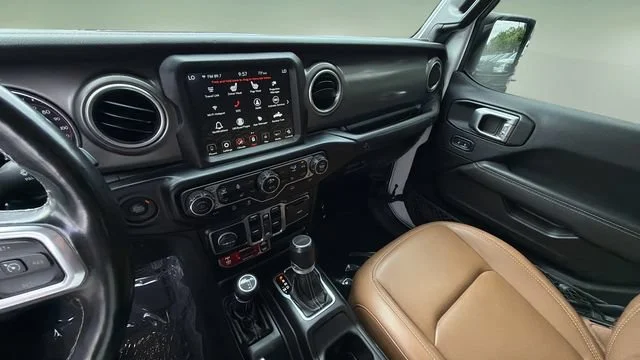 Used 2022 White Jeep Rubicon 4x4 image 25