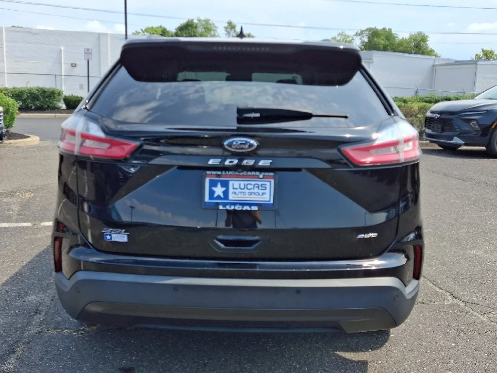 Used 2022 Black Ford SEL image 10