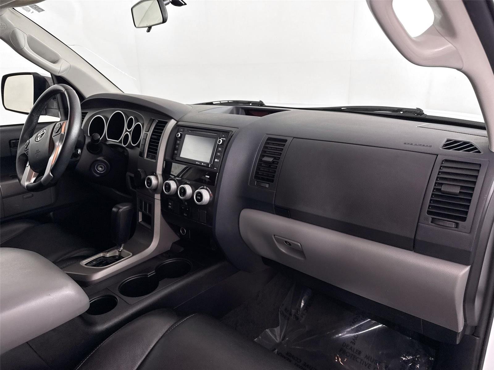 Used 2016 Super White Toyota SR5 image 40