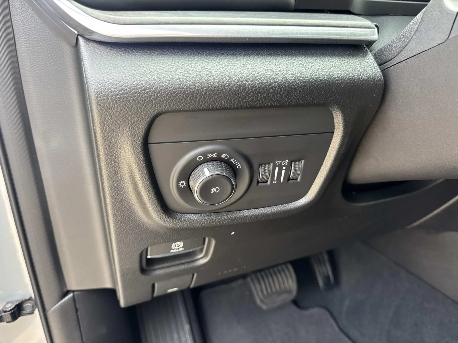 Used 2022 Silver Zynith Jeep Overland image 21