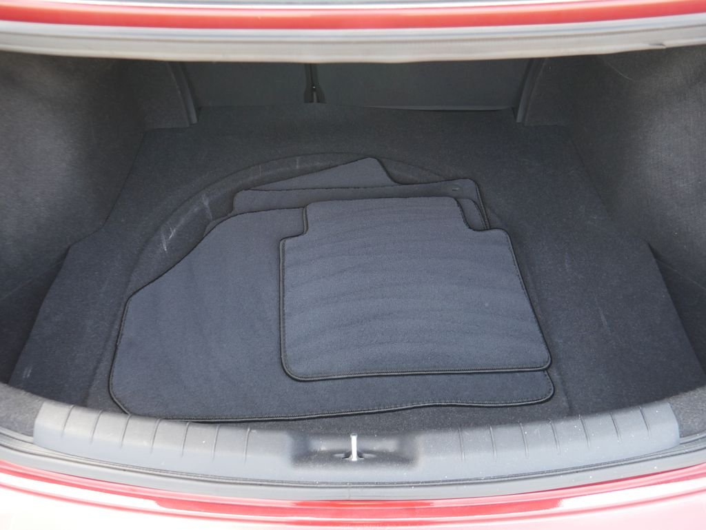 Used 2019 Red Hyundai SE image 12