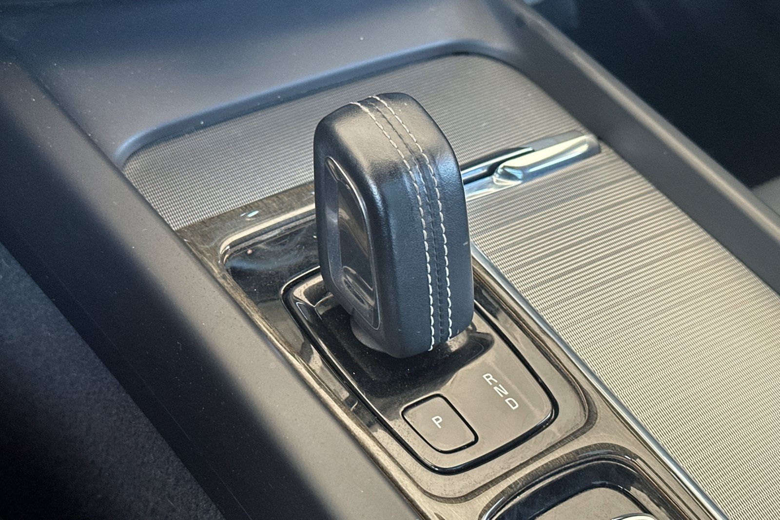 Used 2022 SILVER Volvo R-Design image 21