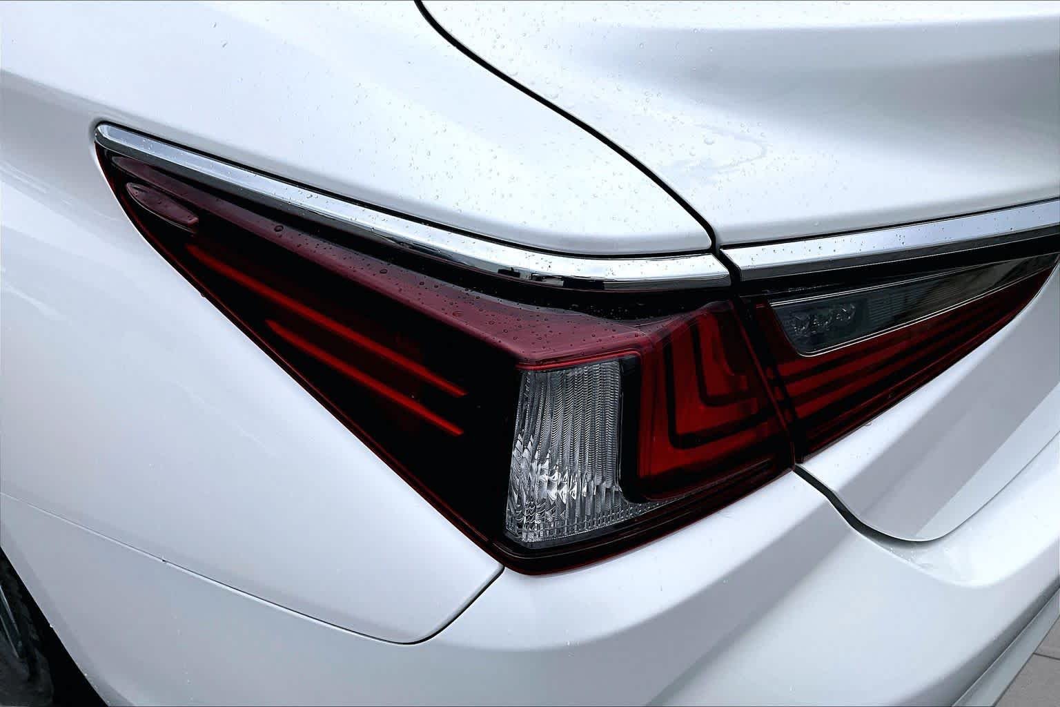Used 2024 Eminent White Pearl Lexus  image 29