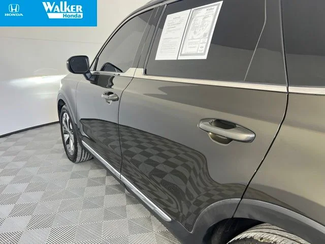 Used 2021 Green Kia EX image 12